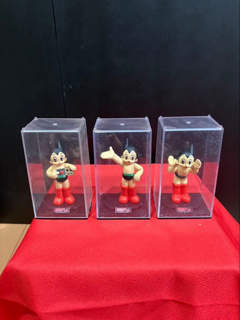 非売品!鉄腕アトム　ケース入りフィギュア　3体セット