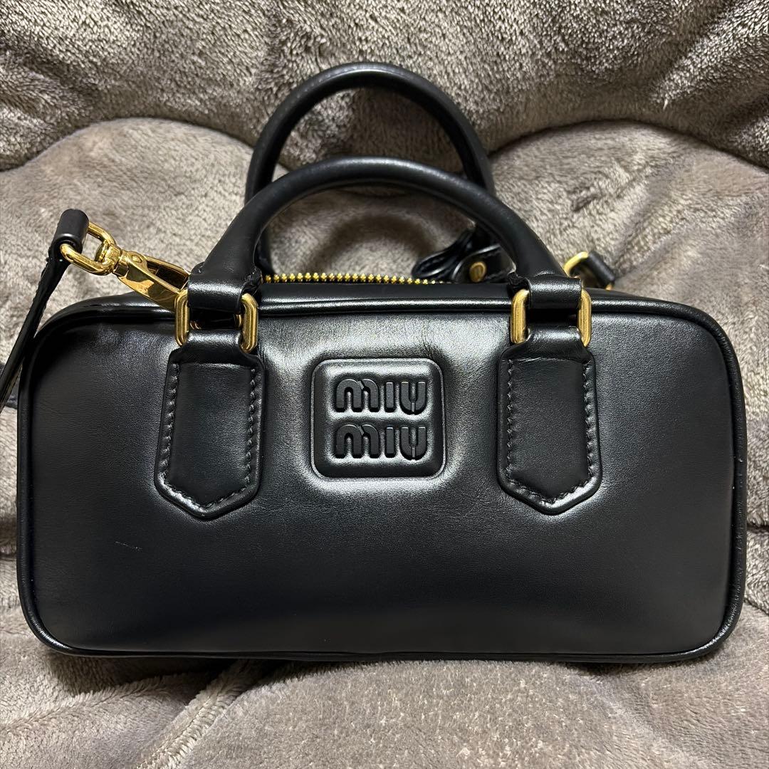 miu miu 黒 ハンドバッグ アルカディ