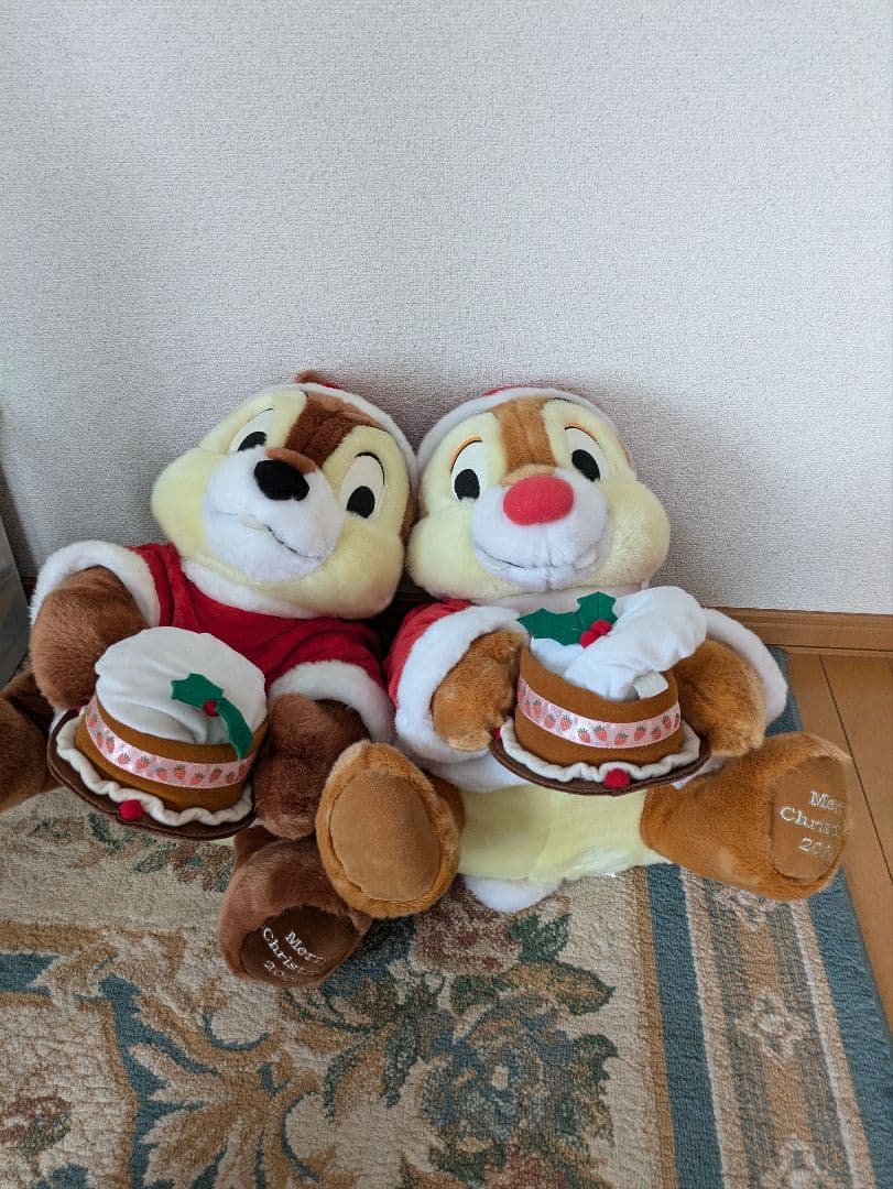 チップとデール サンタぬいぐるみ 2004年 美品】 ディズニーストア チップ デール クリスマス サンタ リース