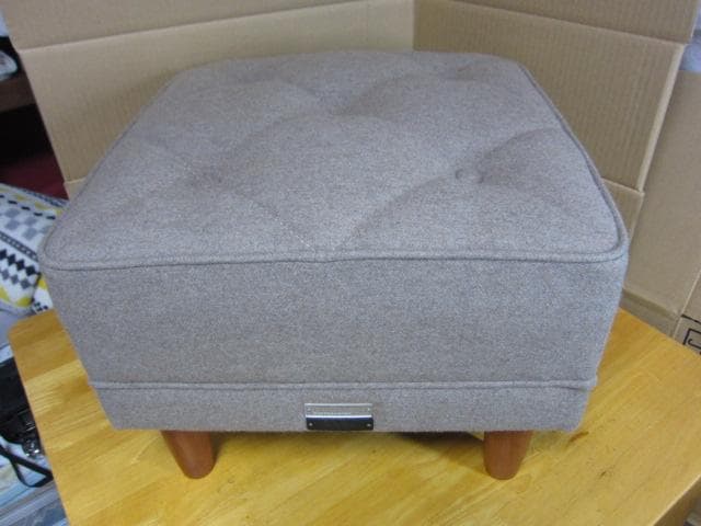 カリモク60/カリモク60プラス オットマン フラノベージュ カリモク60 Kチェア1シーター フラノベージュ（チェリー材）と