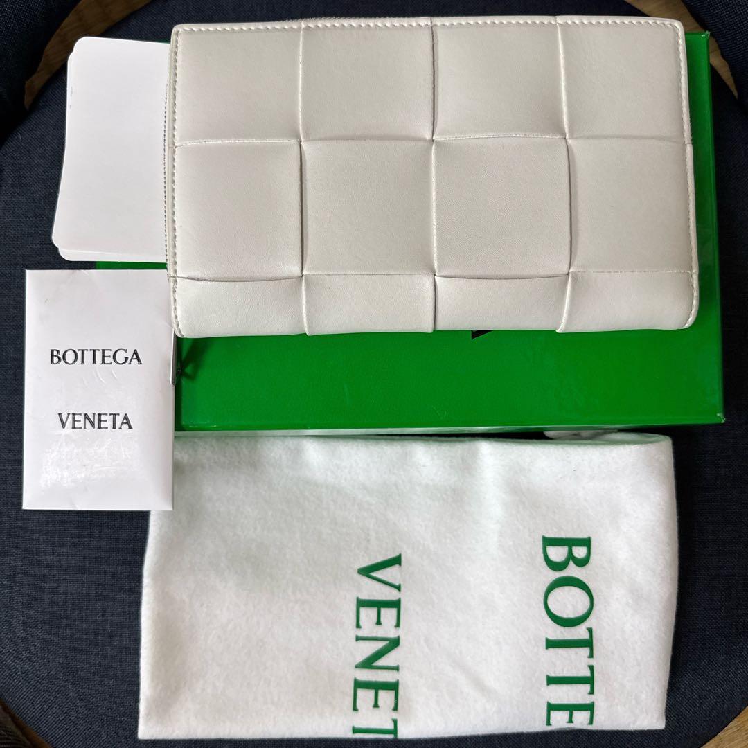 BOTTEGA VENETA ホワイト長財布　カセット