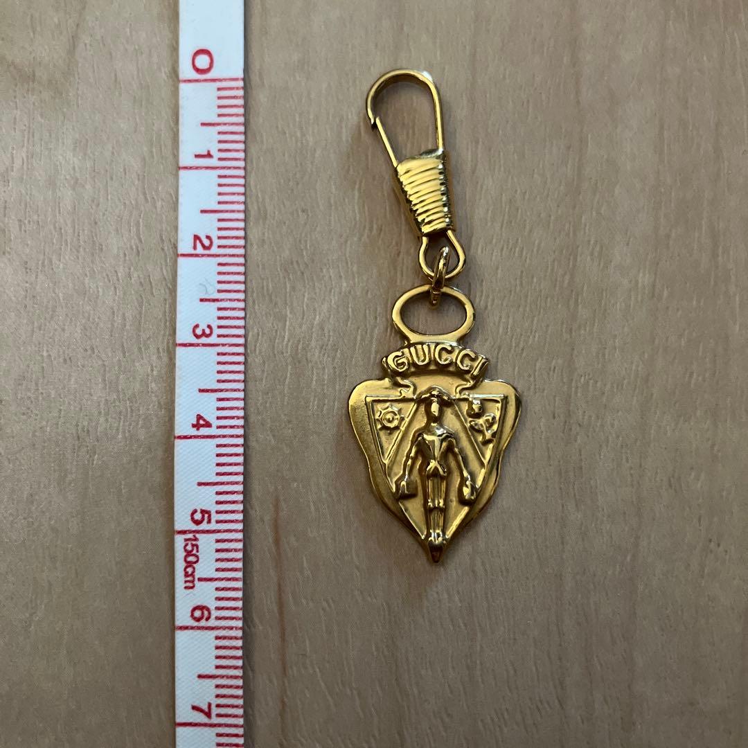 Gucci Old Crest Charm Necklace Gold - メルカリ