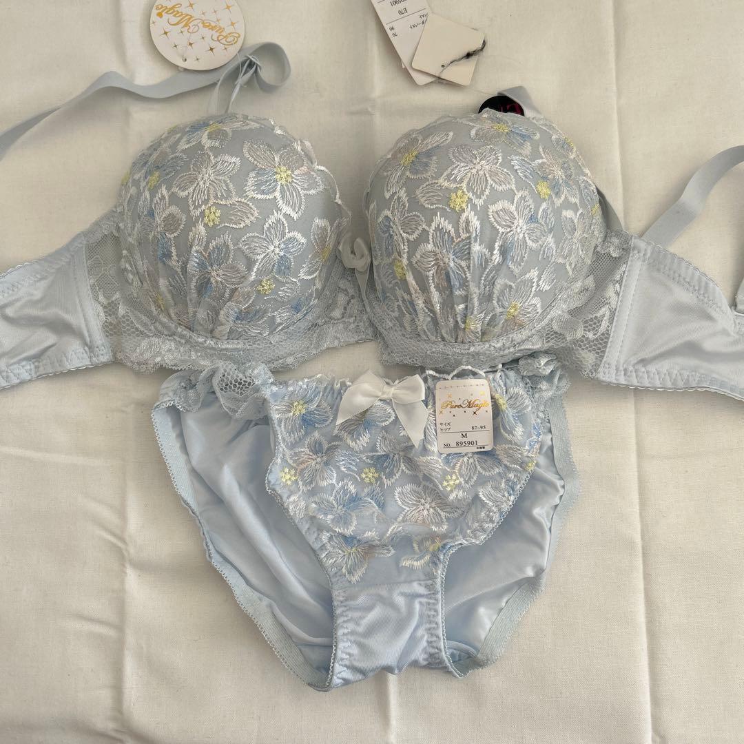 水色花柄刺繍ブラショーツセットE70 - メルカリ