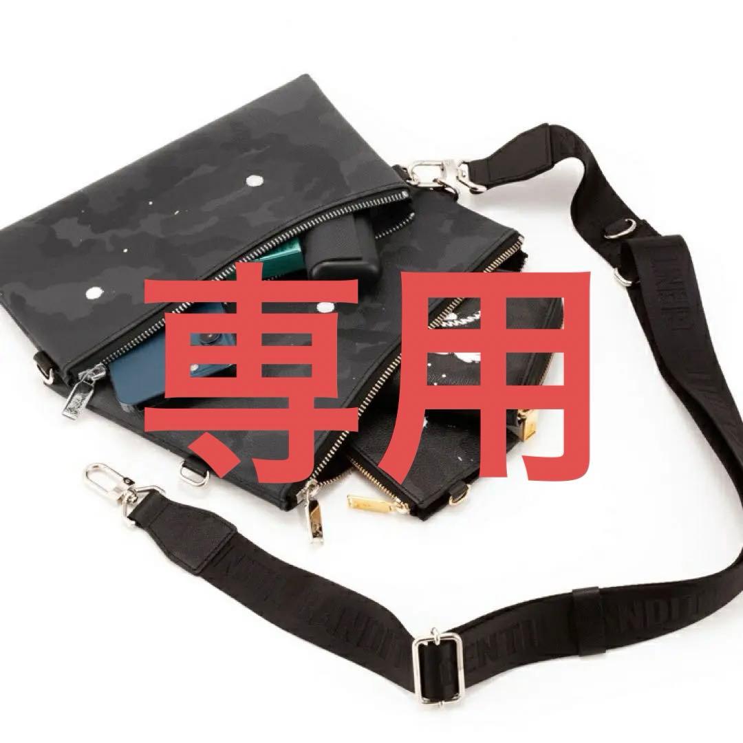 ジャンティバンティ　クロスボディバッグ　ブラックカモ　レザー　ショルダー