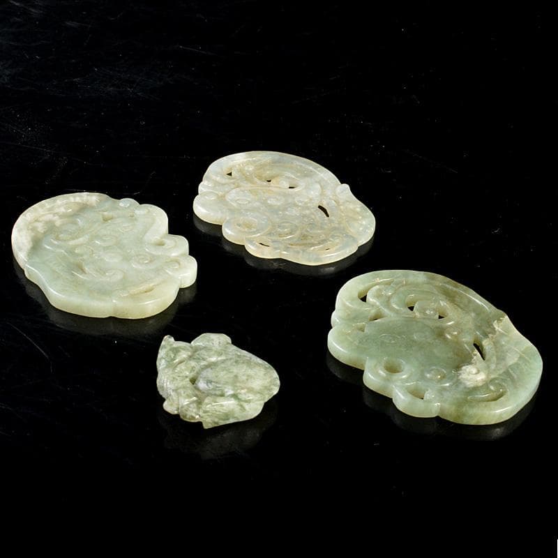 中国　玉石翡翠彫刻　神獣　根付　紙鎮　置物　4点まとめて　M　6059