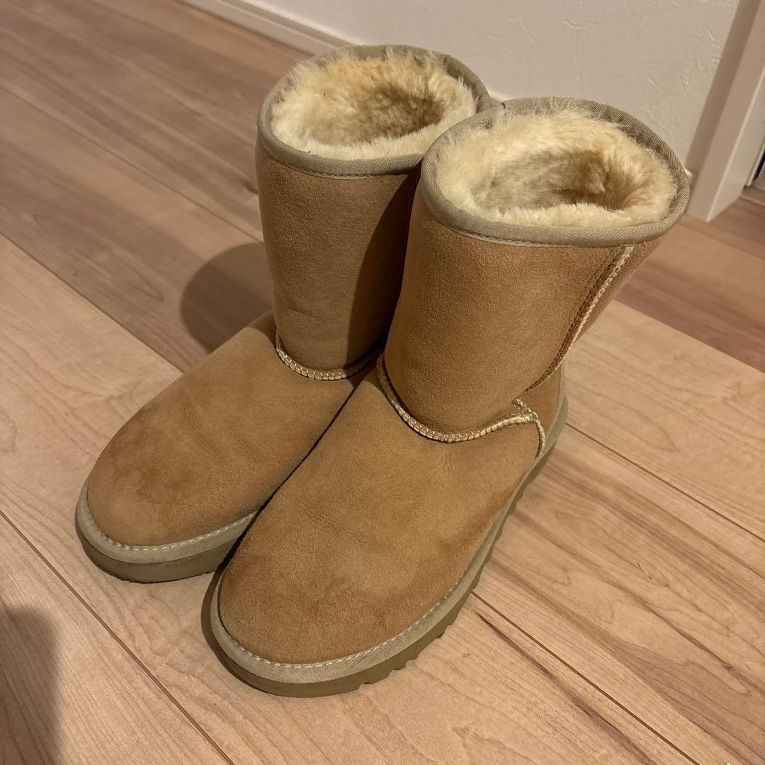 ち*み様 1回着用のみ！公式ショップ購入UGG Classic Shortムート