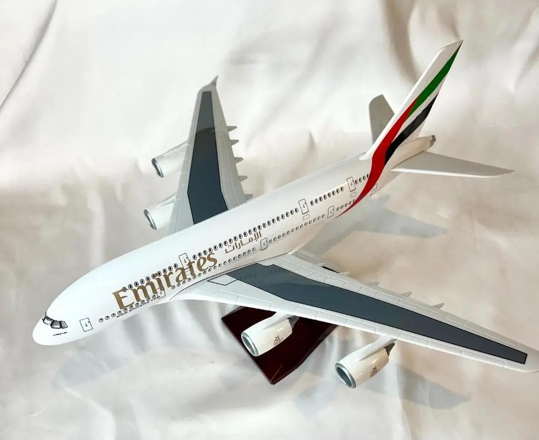 Aircraft Model　エミレーツ航空｜Airbus A380｜ライト点灯