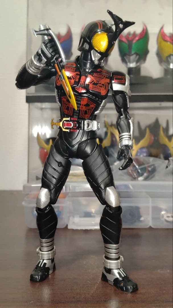 S.H.Figuarts 真骨彫製法 仮面ライダーダークカブト