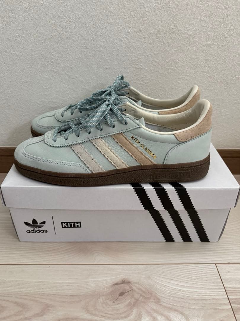 adidas KITH スニーカー ライトブルー/ベージュ アディダス オリジナルス×キス クラシックの「スぺツィアル」。大流行