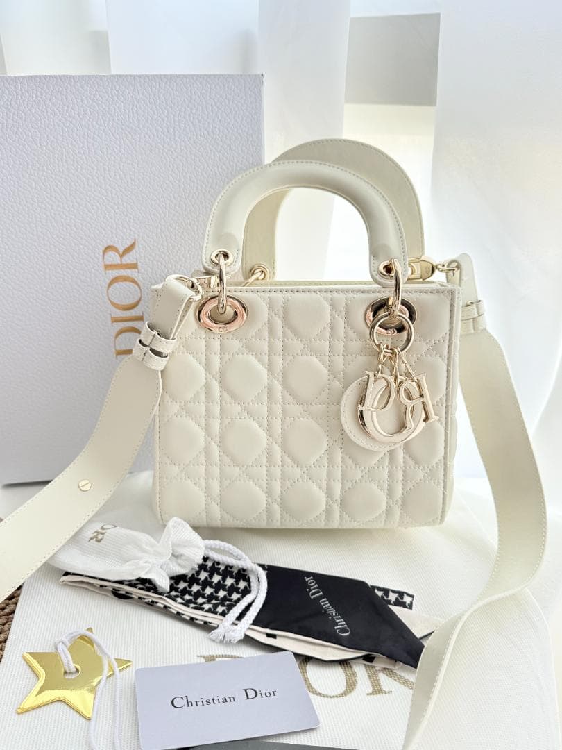 早い者勝ち！ホワイト キルティングショルダーバッグ