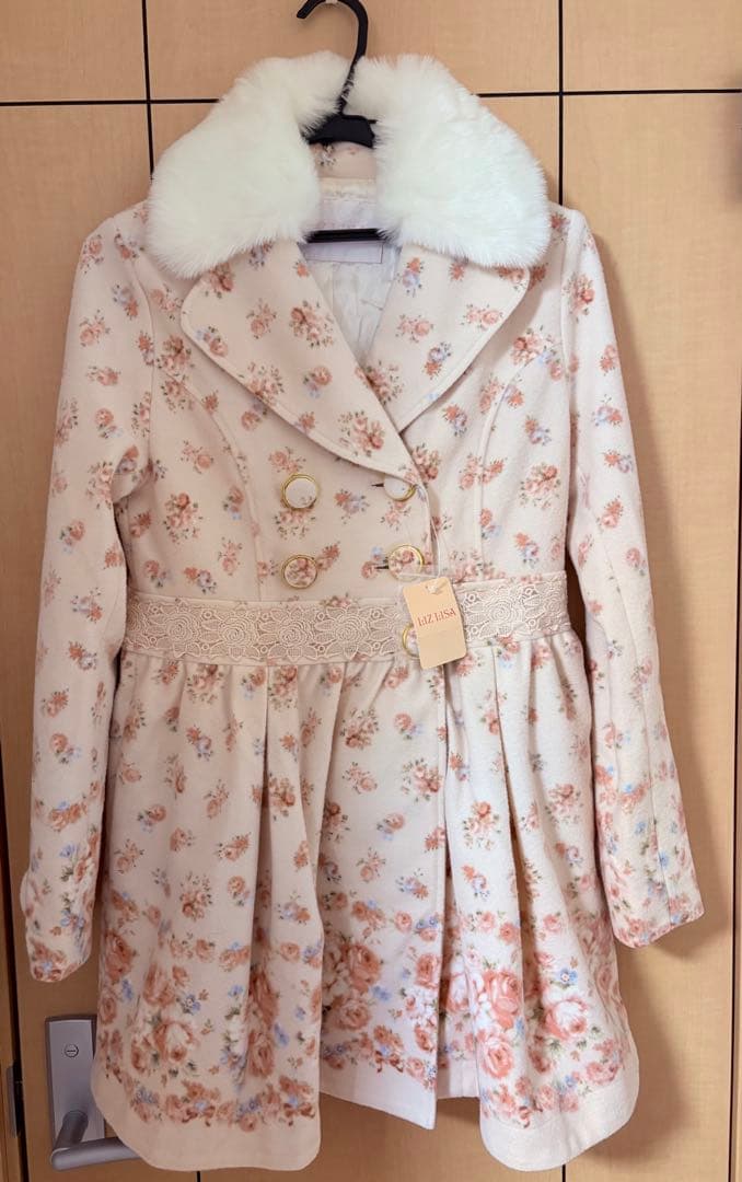 LIZ LISAのファー付き花柄コート