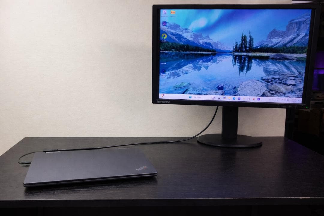 レノボ Thinkpad X1 Yoga Gen 7 (メインLCD画面の故障)