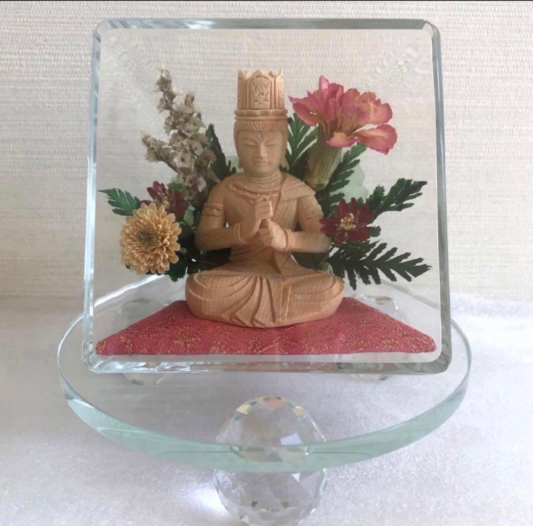 日本製　新品　大日如来仏像　クリスタル　真言宗本尊　ドライフラワーのオブジェ