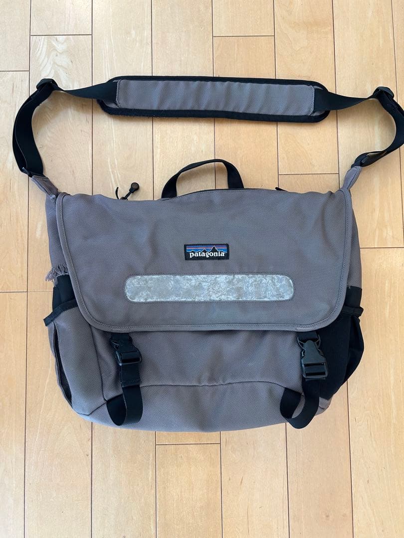 patagonia メッセンジャーバッグ　ショルダーバッグ