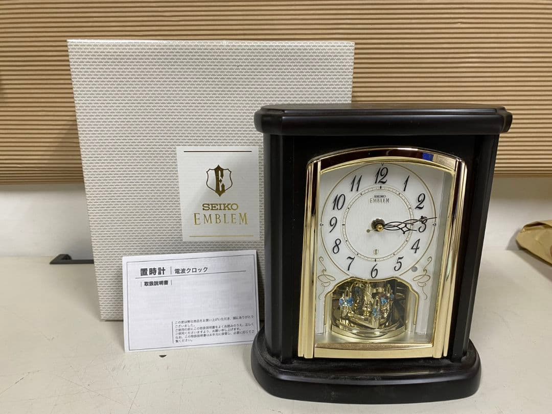 R ∞ SEIKO EMBLEM ダークブラウン 電波置き時計 HW582B - メルカリ