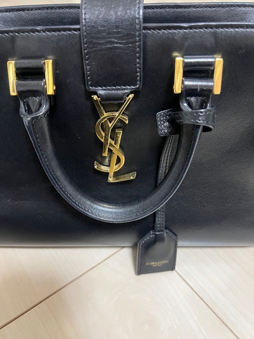 MomoCoco様SAINT LAURENT ブラックレザー ベイビーカバス - メルカリ