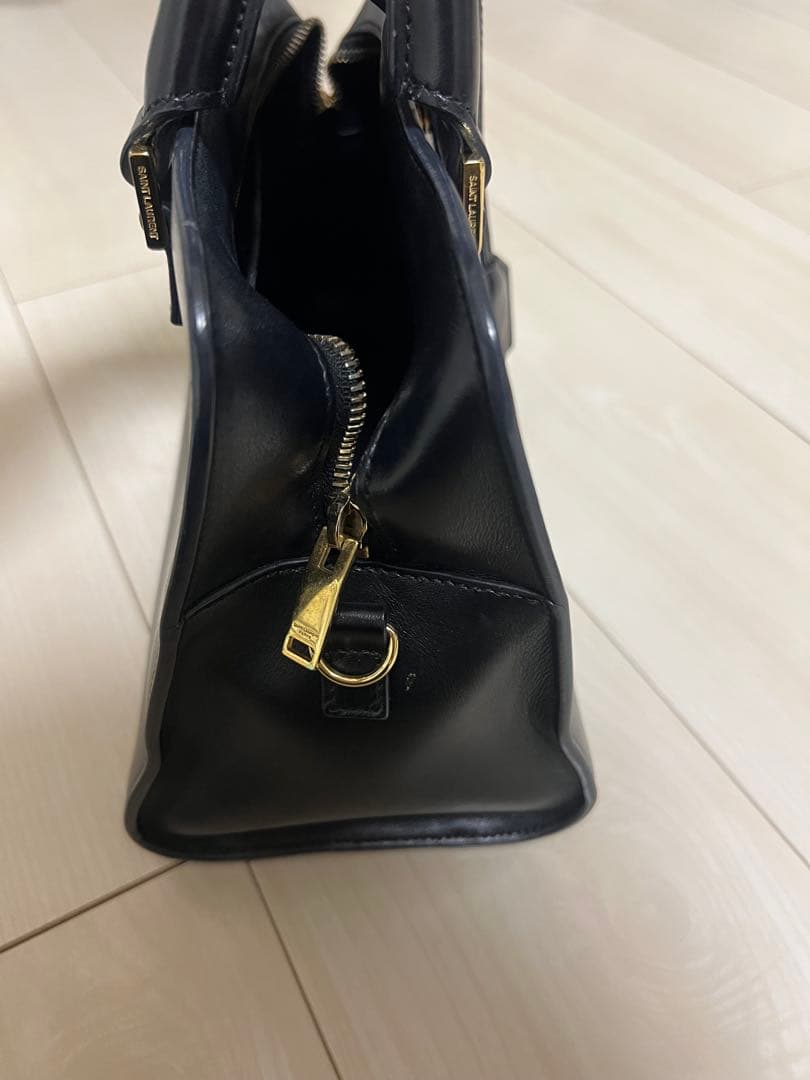 MomoCoco様SAINT LAURENT ブラックレザー ベイビーカバス - メルカリ