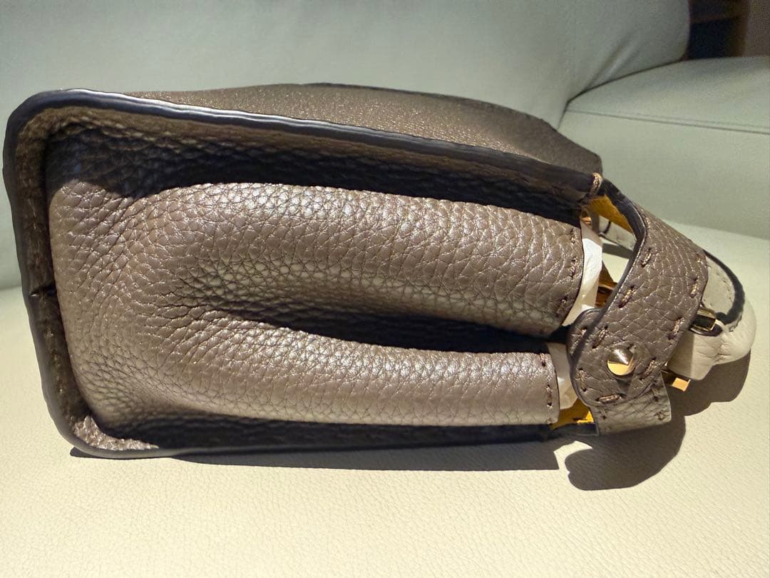 FENDIピーカブーアイコニックエッセンシャリー,ワンダーズキーホルダー