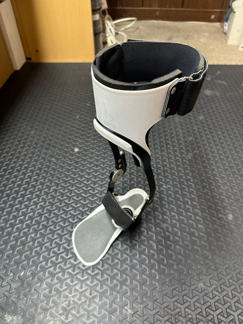 ゲイトソリューションデザイン R1 短下肢装具 右足用Mサイズ アーバン