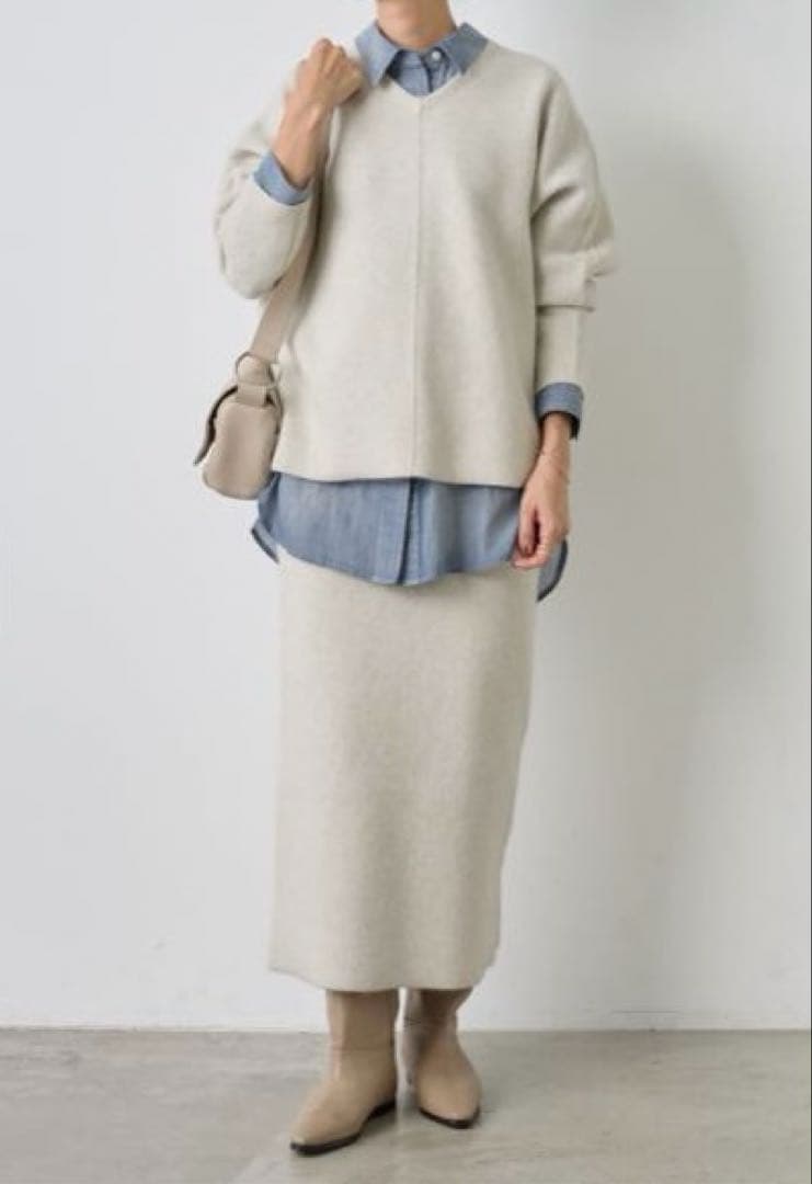 ビアズリー ⭐️セール中 アイボリーファーニットVネックプルオーバー