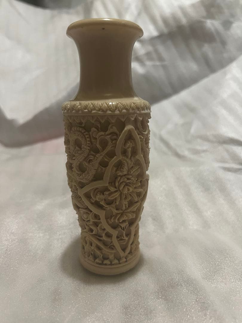 極上品の彫刻花瓶