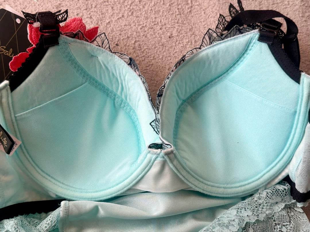 サルート 83G マリリンモンロー TU スリーインワン F70 - メルカリ