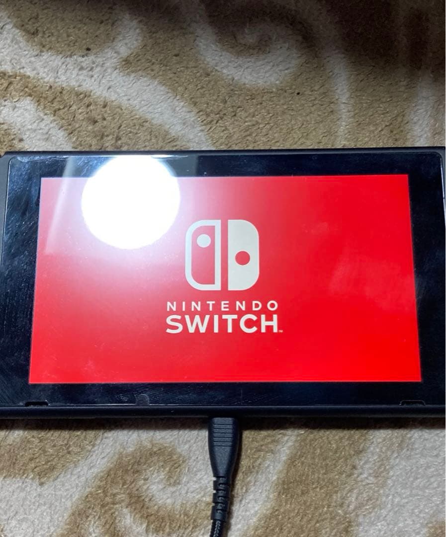 Nintendo Switch 本体のみ 画面に黄ばみあり - メルカリ
