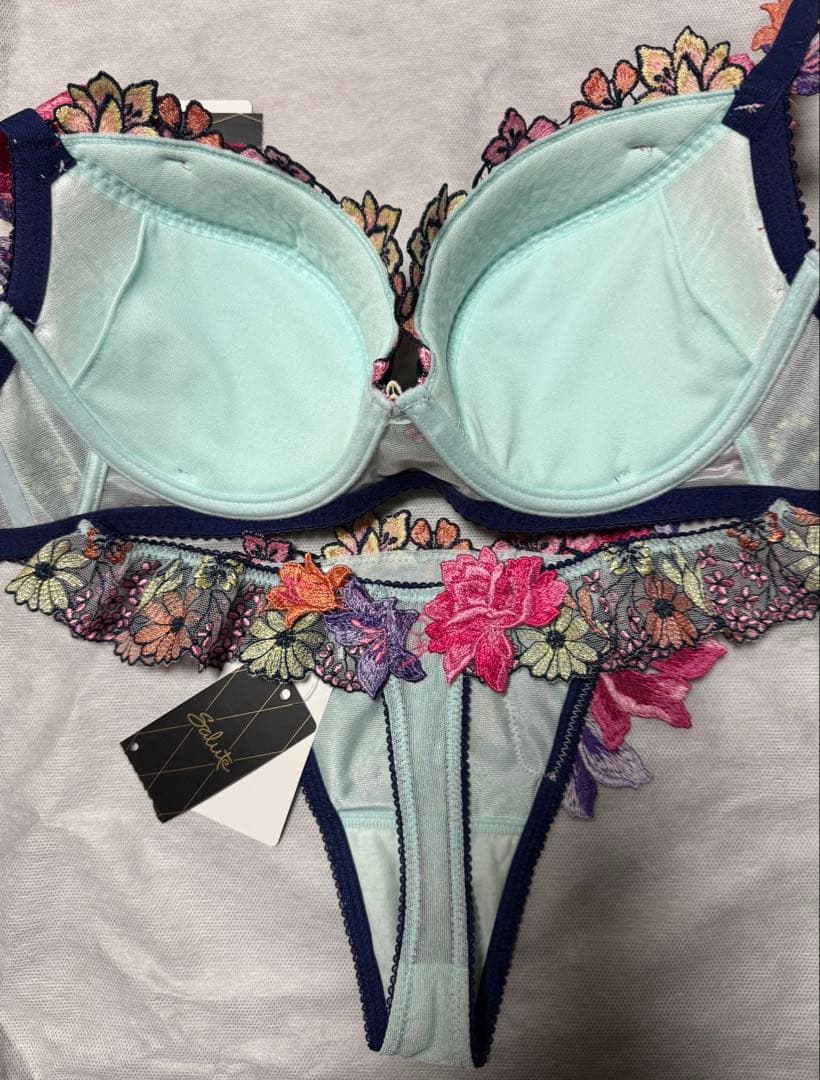 サルート25G 事前予約コレクション 限定発売 TU ブラE75 ソングM 完売