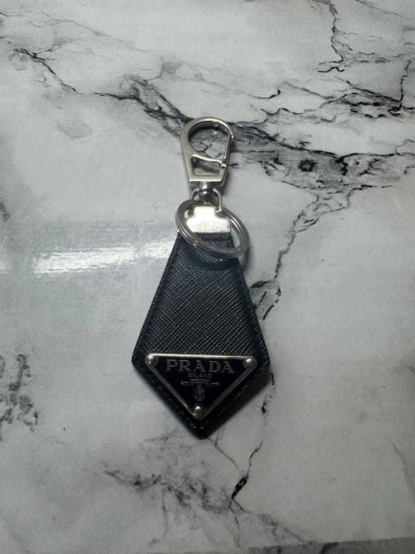 PRADA サフィアーノレザーキーリング