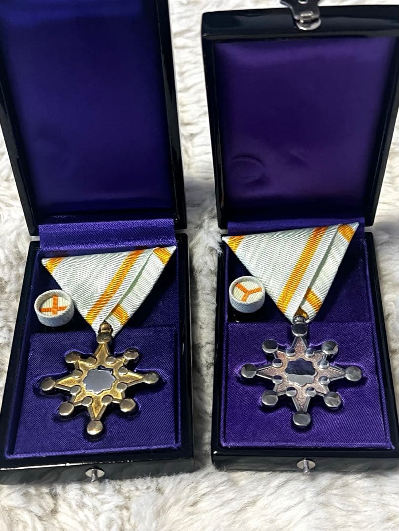 勲七等瑞宝章 勲八等瑞宝章 勲章 徽章 旧日本軍 ケース付き