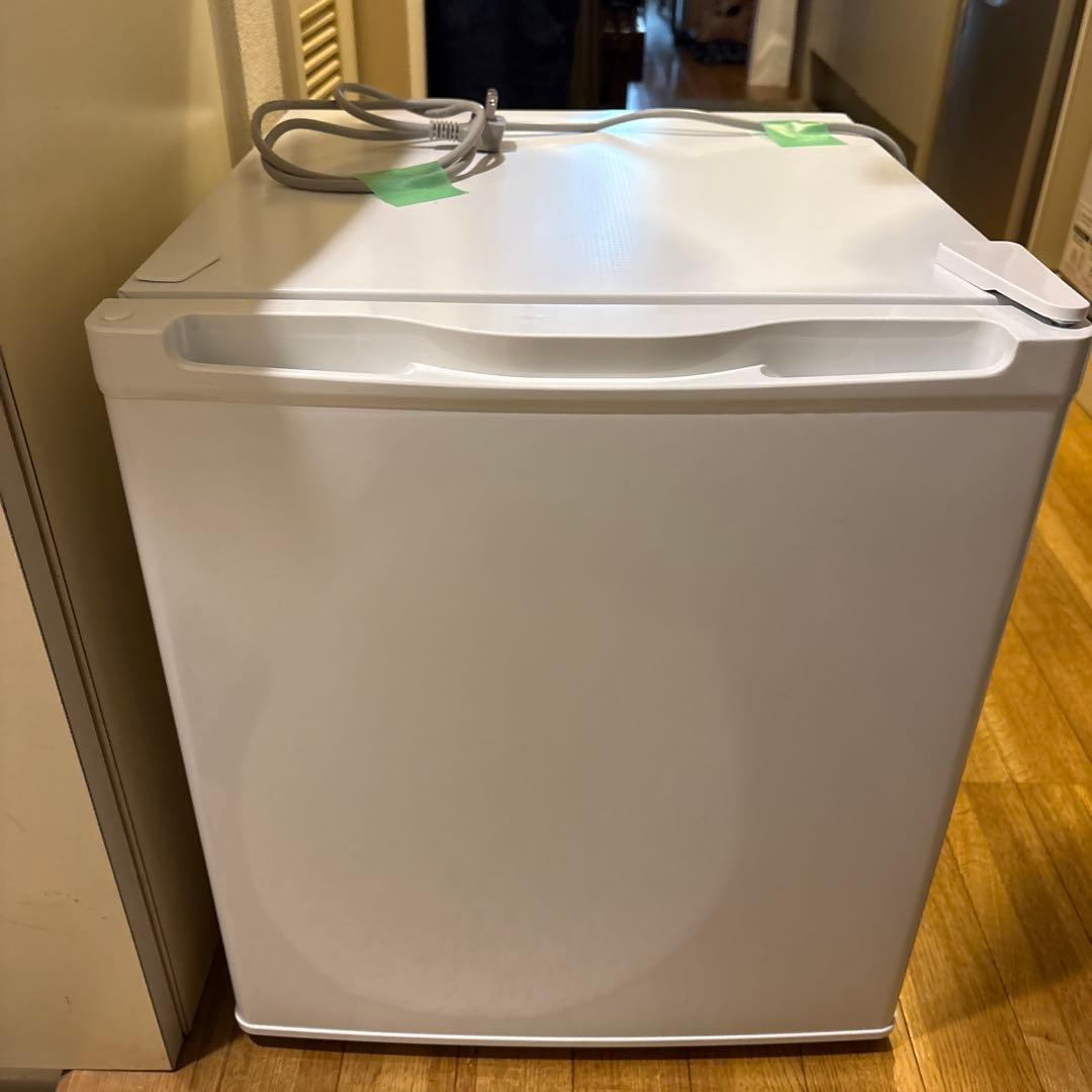 美品 MAXZEN 33L 冷凍庫 JF033M10WH MAXZEN マクスゼン JF033HM01WH ホワイト [冷凍庫(33L・右開き