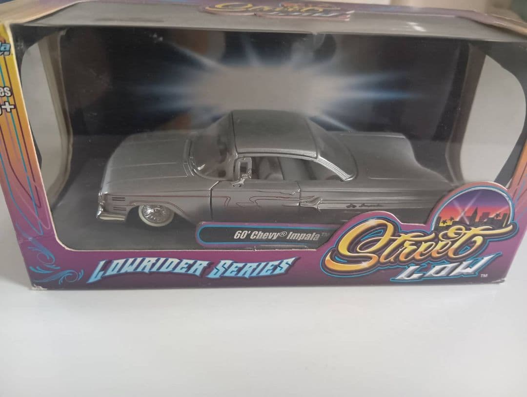 Jada Toys 60' Chevy Impala ミニカー1:32 希少