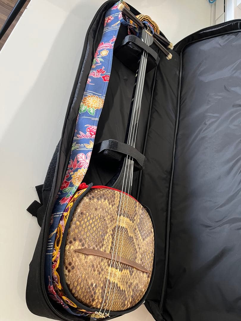 【かさん専用】ヘビ皮製 三線 専用ケース付き