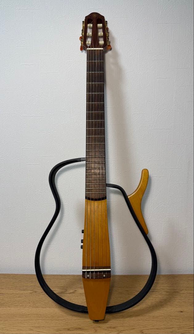 ヤマハ サイレントギター SLG-100N（おまけ付） YAMAHA ヤマハ サイレントギター SLG-100N(ナイロン弦タイプ) [中古品