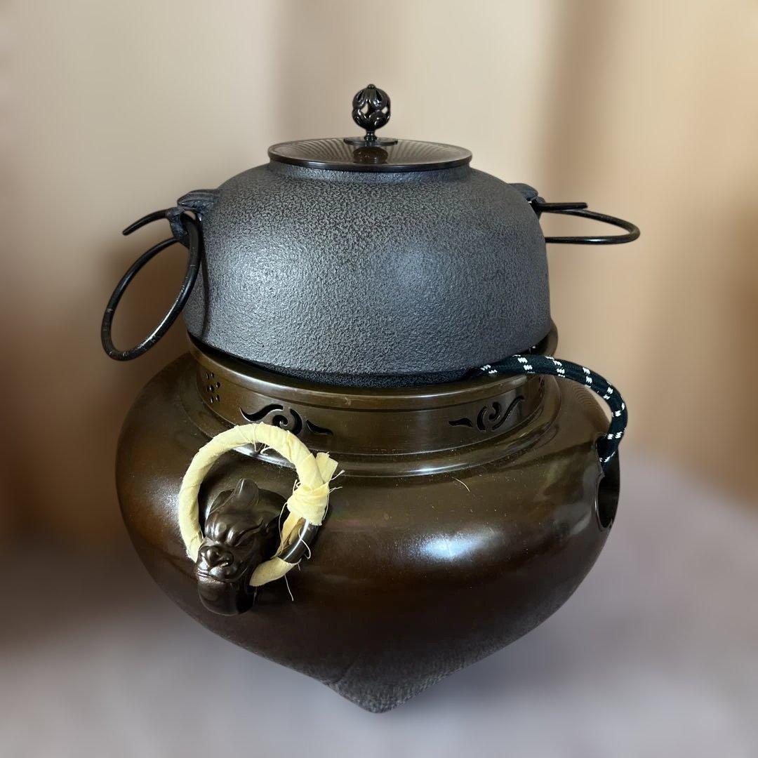 風濾 鋳鉄製 鉄瓶 茶道具 楽天市場】岩鋳 日の丸 黒 鉄瓶 600ml 茶こし付き 藍花 南部鉄器