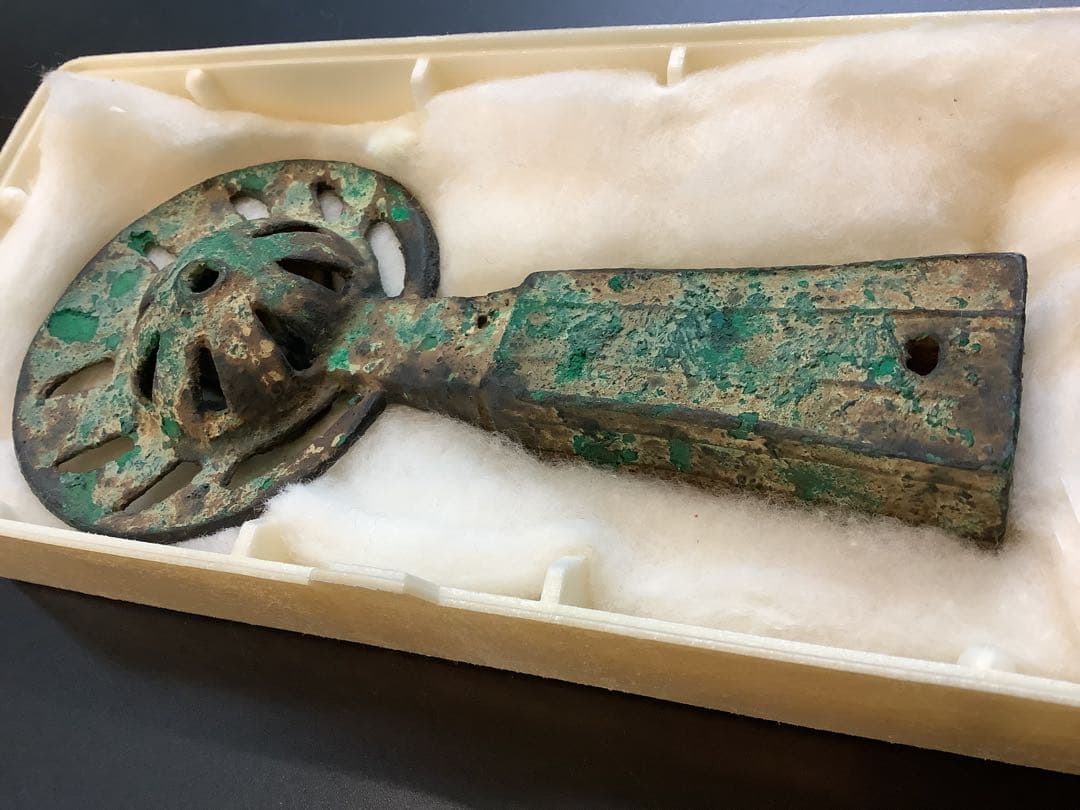 青銅の鑾 鈴 青銅製の古い装飾的な道具 緑青 高さ約