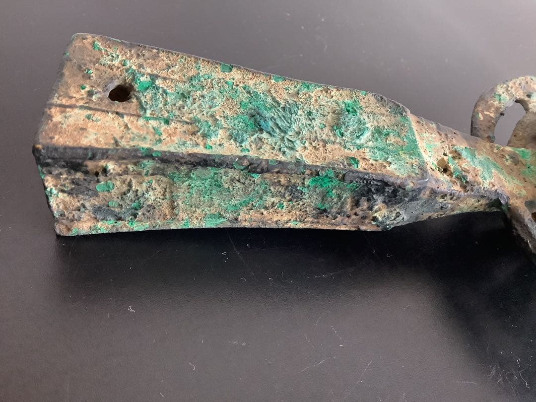 青銅の鑾 鈴 青銅製の古い装飾的な道具 緑青 高さ約