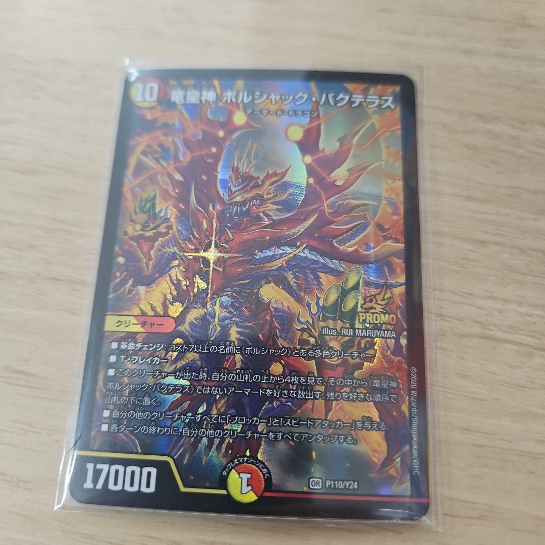 バクテラス タイルテラスと人工芝が彩る、上質でローメンテナンスなドライガーデン