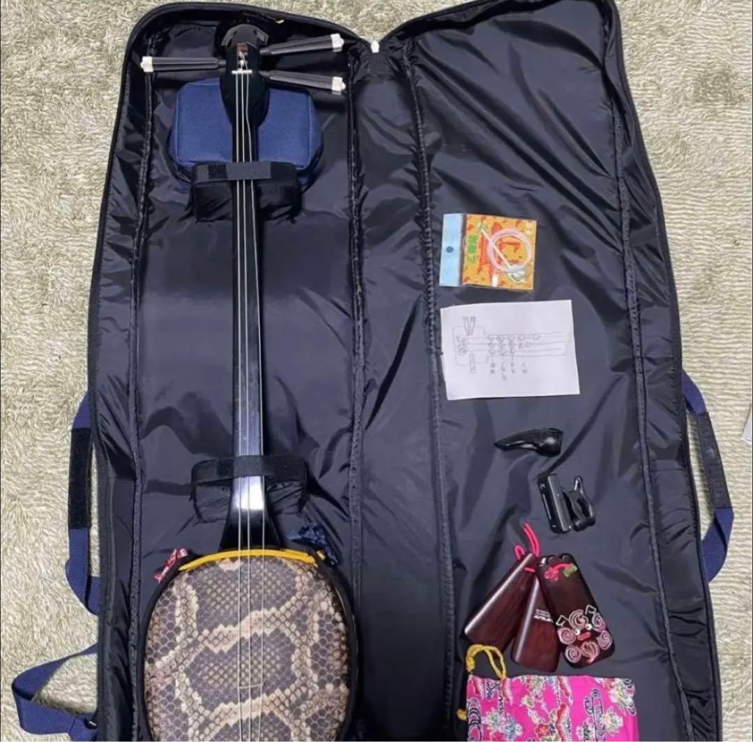 ネッチャルリチャードヘビ柄三線 本体と付属品