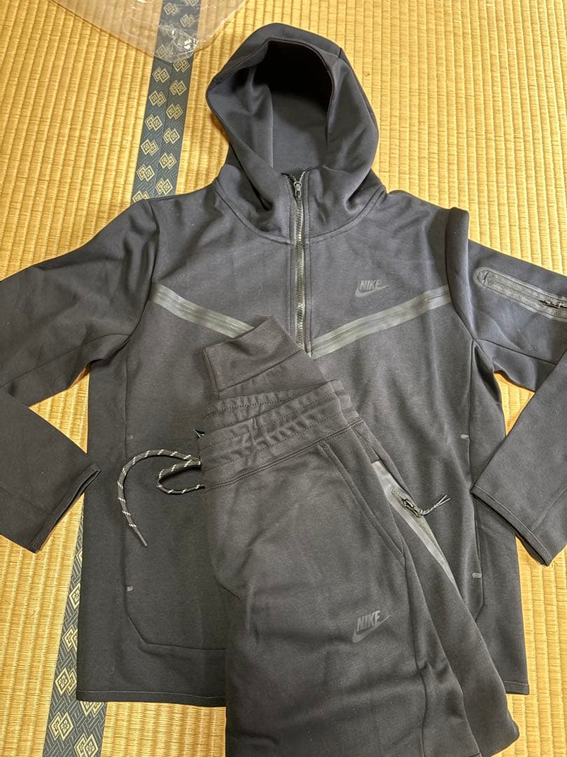 Nike テックフリース　ジャージ上下セット L supreme adidas ナイキテックフリース セットアップ 上下セット Mサイズ 黒タグ 廃盤品