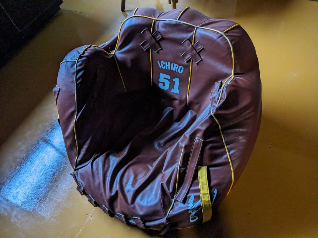 激レア！イチローグローブクッションAsahi三ツ矢サイダー懸賞品 - メルカリ