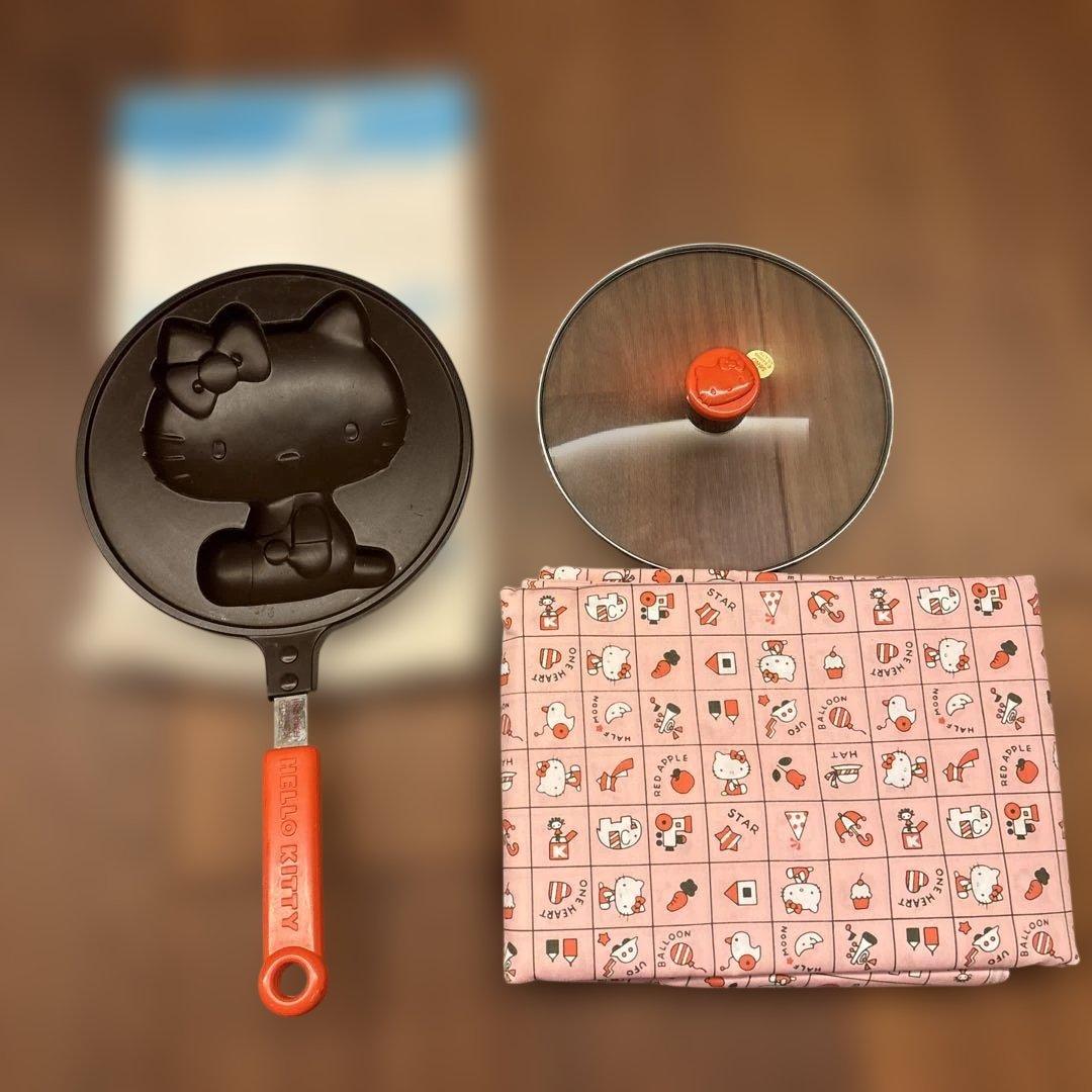 お値下げ！ハローキティ型　蓋付パンケーキフライパンとロングテーブルクロス付き Amazon｜カクセー(Kakusee) ハローキティ ホットケーキパン ガス火専用