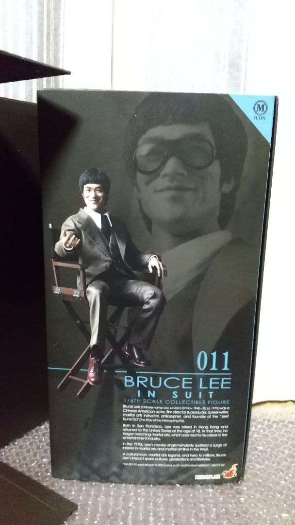 最終値下げ！限定品 HOT TOYS ブルース・リー スーツ 燃えよドラゴン