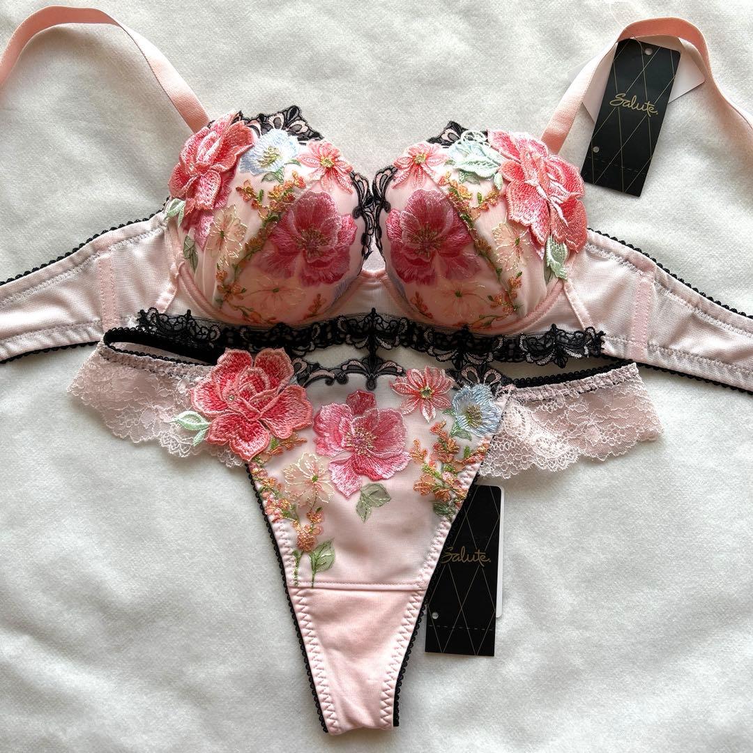 サルート 93G セックス・アンド・ザ・シティ ブラD65 & ソングM RP