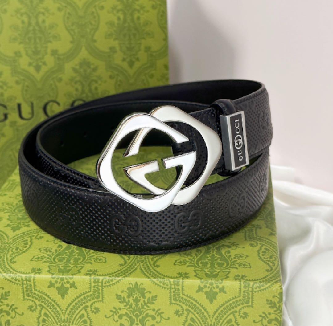 GUCCI ブラック レザーベルト GGバックル シルバー金具 型押しデザイン