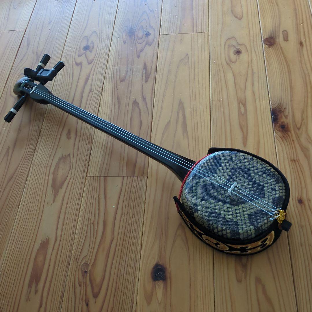 美しい三線 金色の刺繍付き