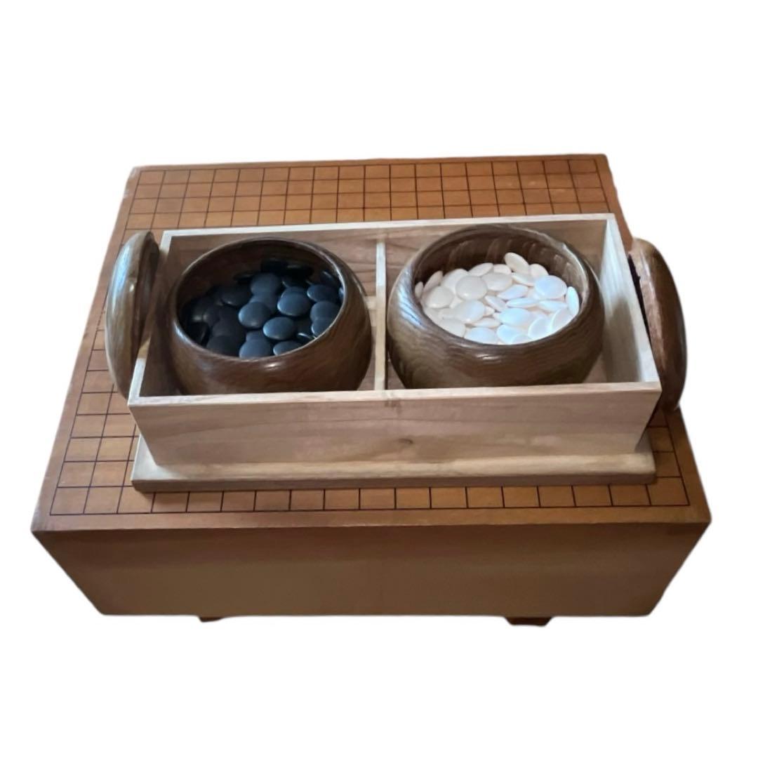 松寿製 本榧　脚付碁盤 　碁石セット（蛤178個＋那智黒180個＋碁笥） 楽天市場】高級囲碁盤セット 新榧（しんかや）3寸足付一枚板碁盤と蛤