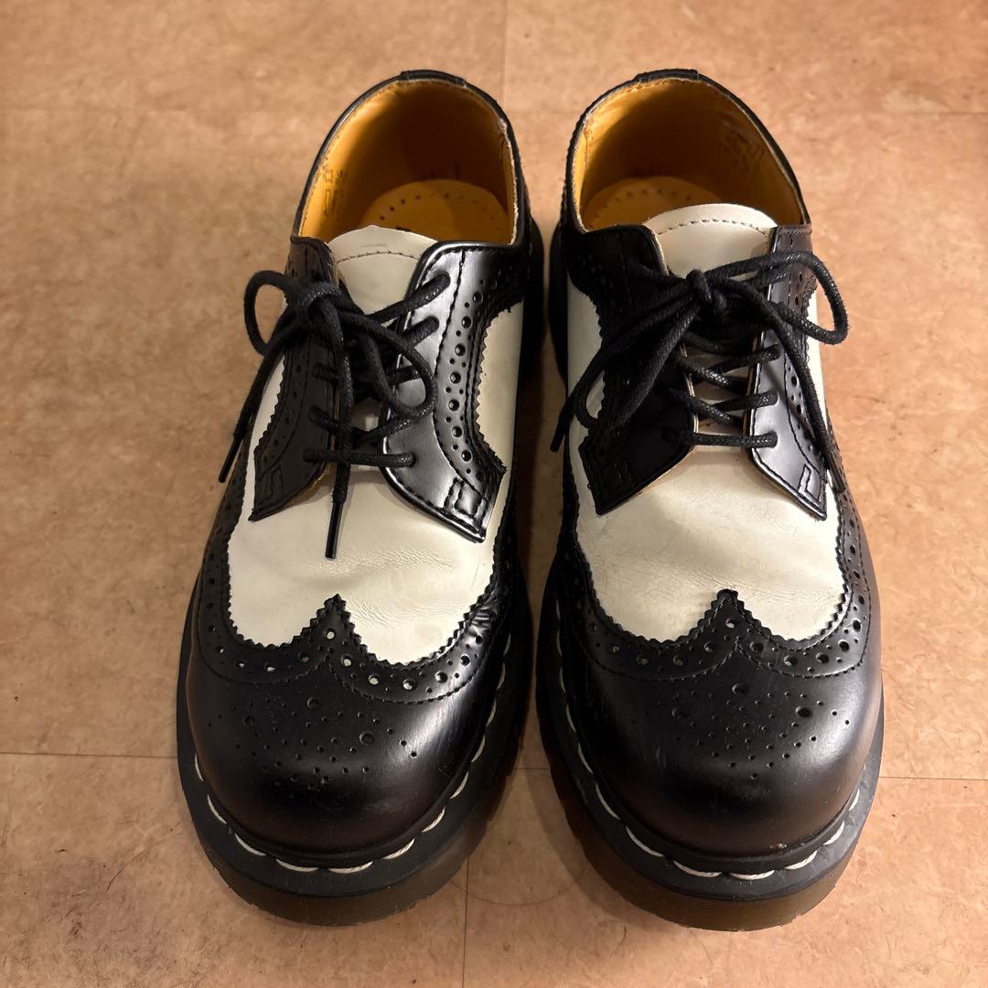 【最終お値下】Dr. Martens 黒白ウィングチップシューズ