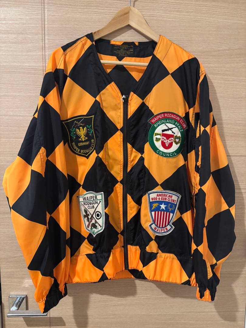 オレンジと黒のチェック柄ナイロンジャケット