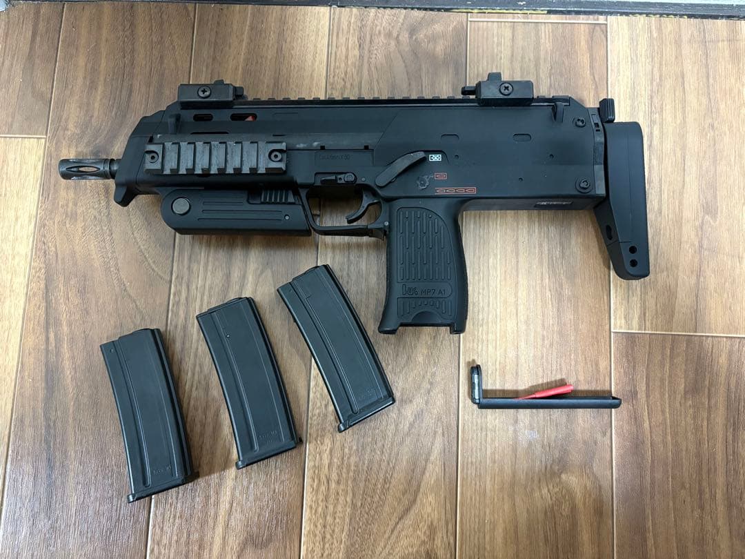 mp7a1 東京マルイ　リポバッテリー変換コネクタ付き